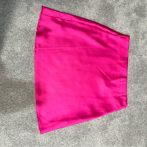 Renee C Satin Mini Skirt in Pink. Never Worn. Tags on. - Picture 3 of 6